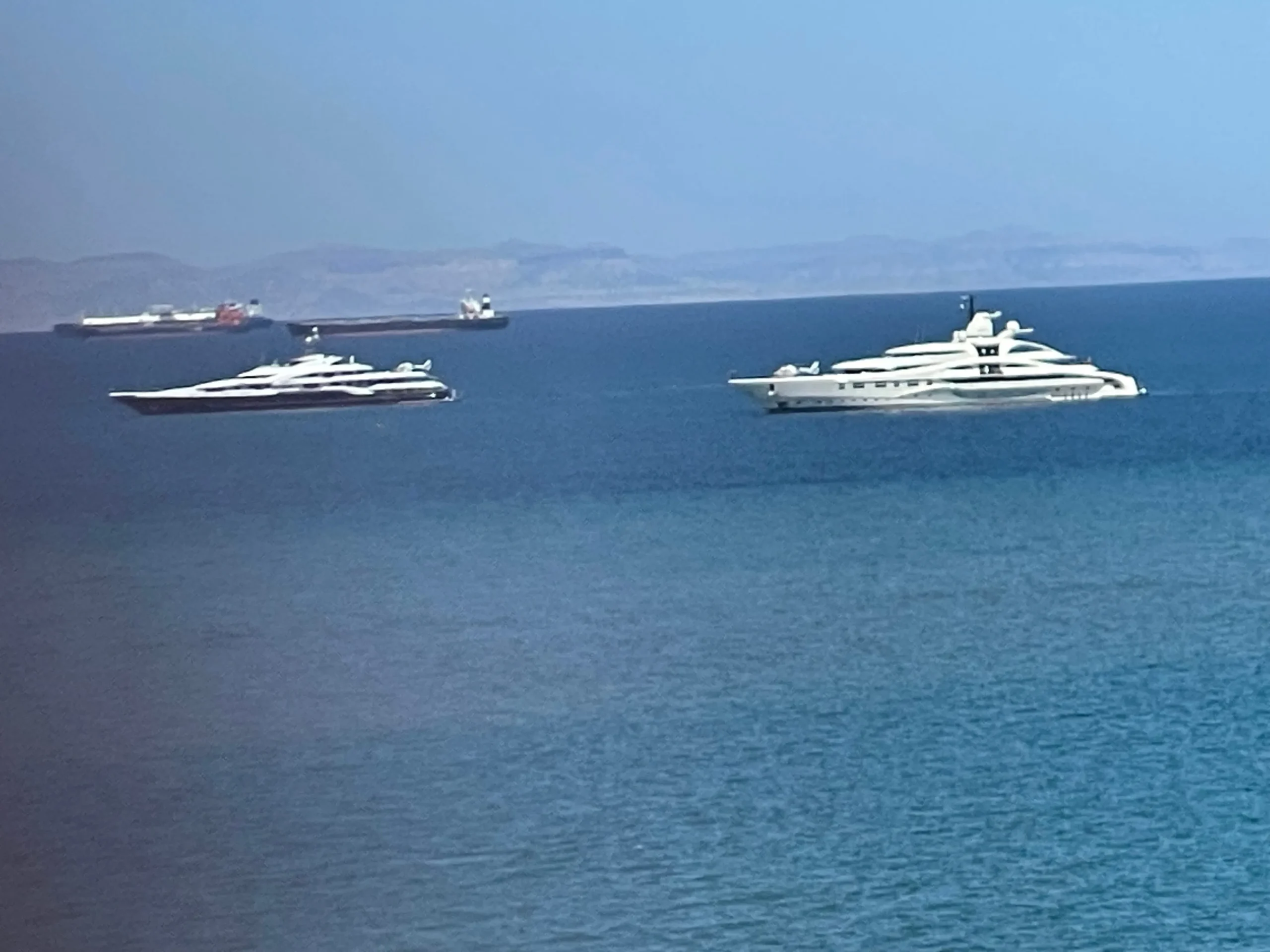 Billionaires Mega Yacht 3 - Lover Lips Yachts