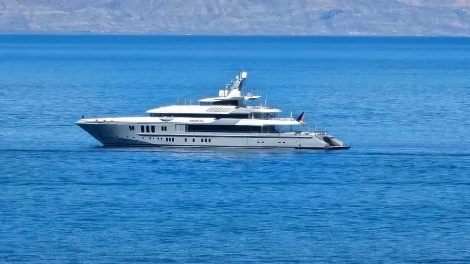 Billionaires Mega Yacht 4 - Lover Lips Yachts