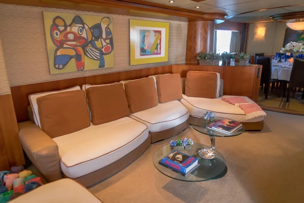 cnr 120 interior - Lover lips