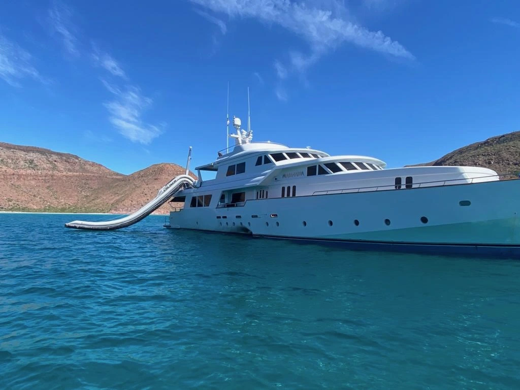 super yacht CNR 120 - Lover lips
