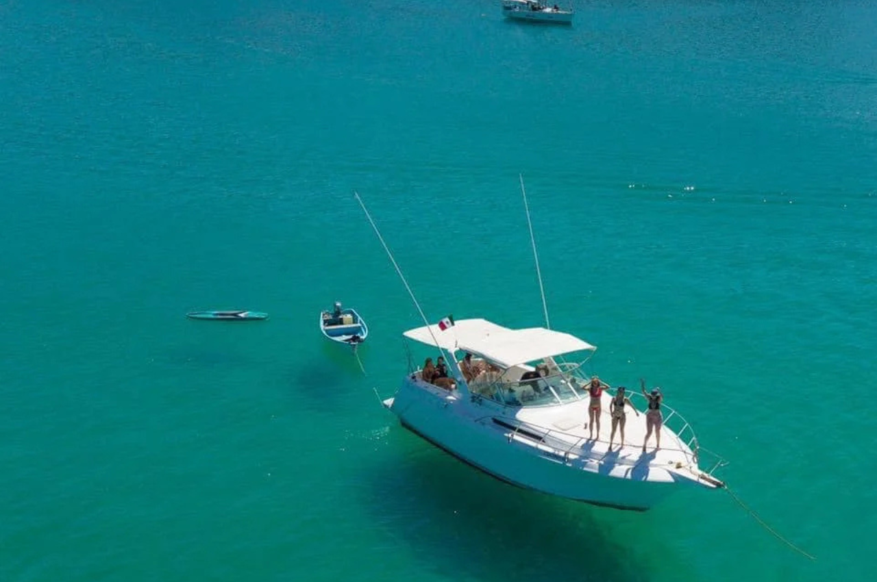 Slider 3 2% | Luxury Yacht Charter La Paz - Lover Lips Yachts 💋
