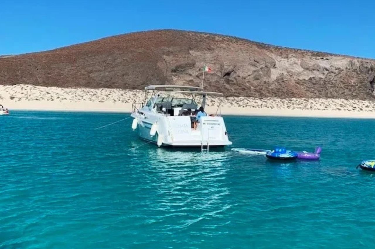 Slider 3 3% | Luxury Yacht Charter La Paz - Lover Lips Yachts 💋