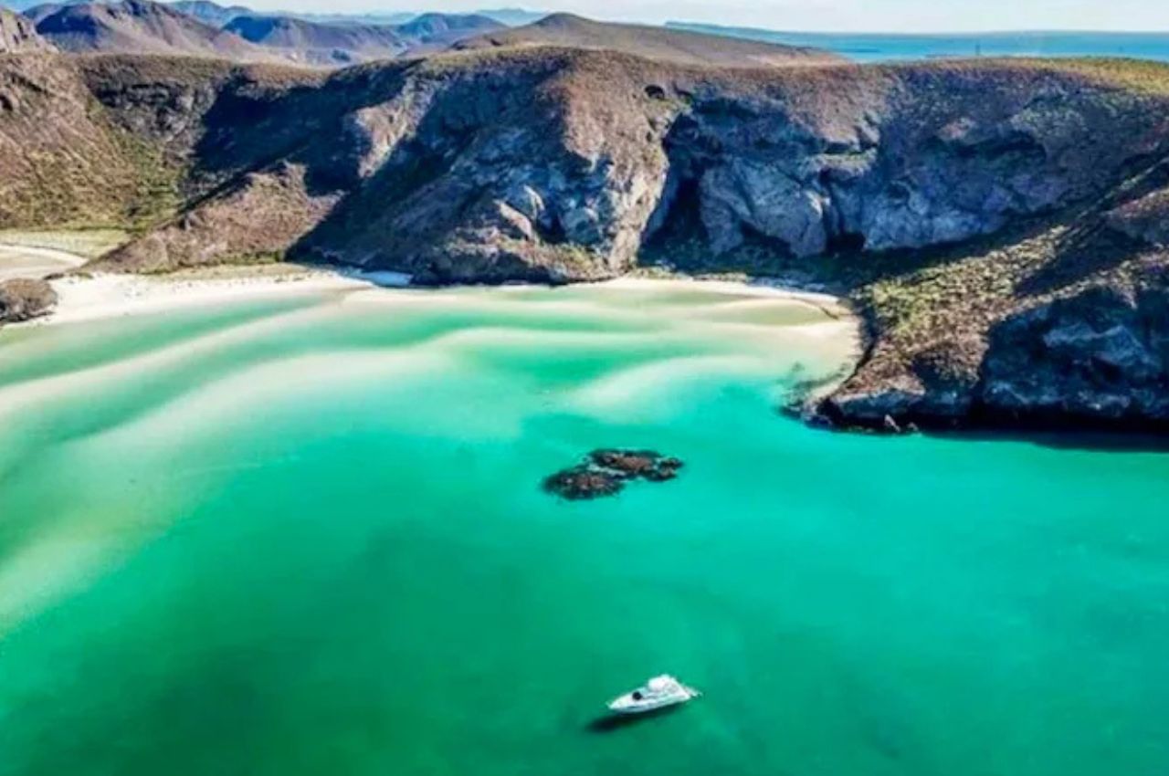 Slider 3 5% | Luxury Yacht Charter La Paz - Lover Lips Yachts 💋