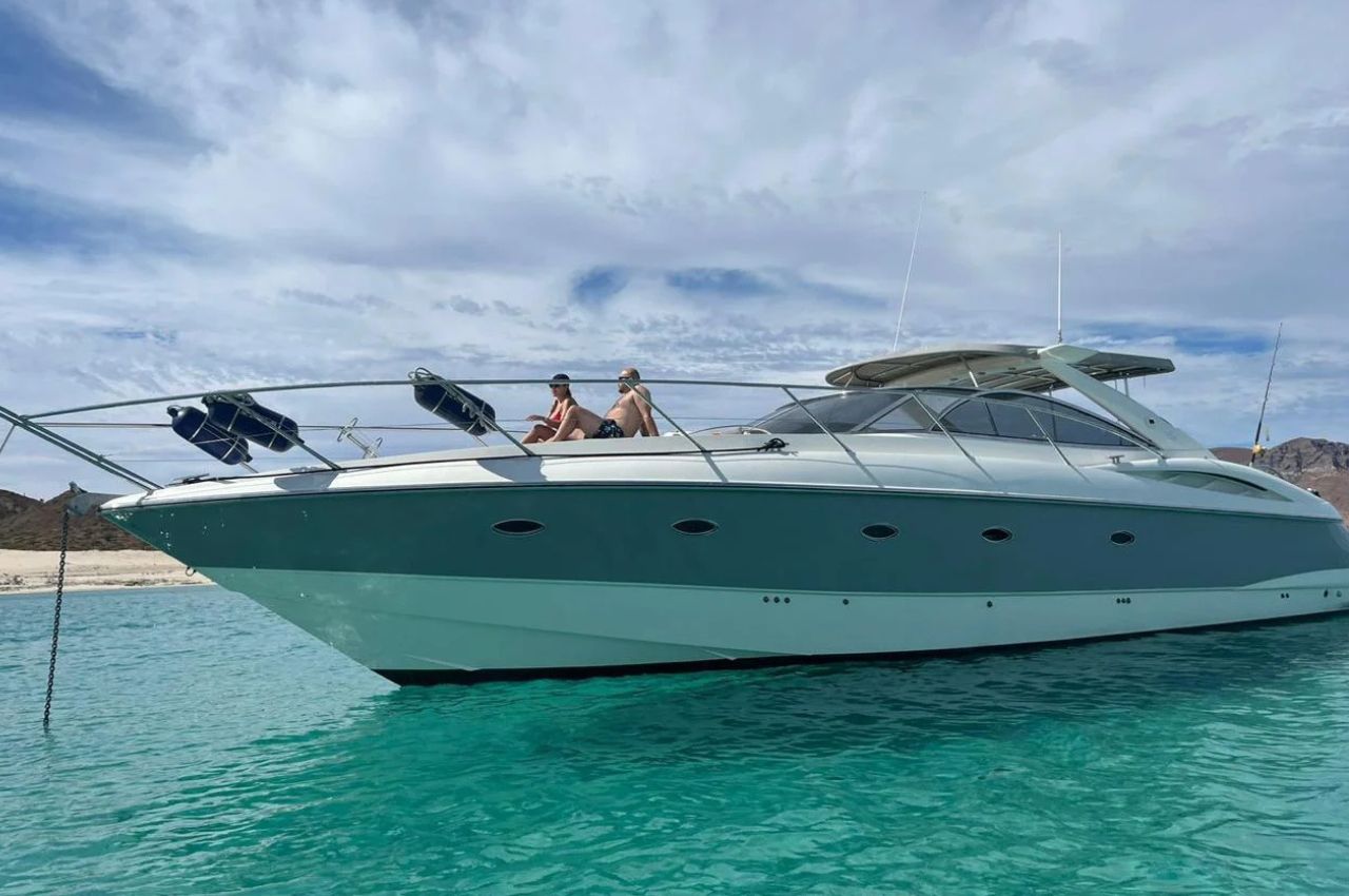 Slider 8 1% | Luxury Yacht Charter La Paz - Lover Lips Yachts 💋