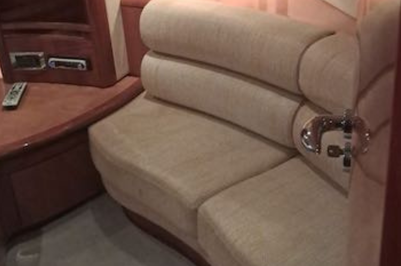 Azimut 70 2% | Luxury Yacht Charter La Paz - Lover Lips Yachts 💋