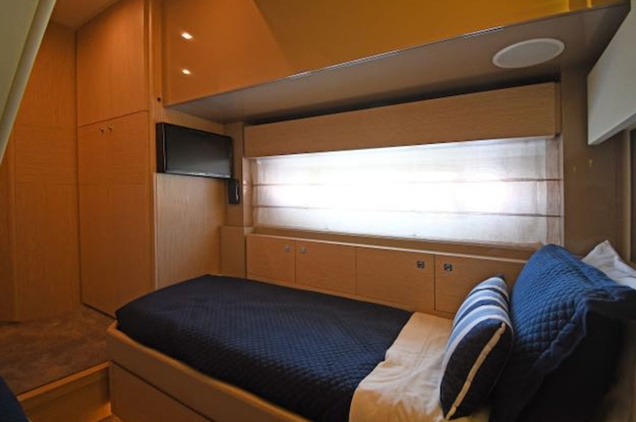 Ferretti 72 1% | Luxury Yacht Charter La Paz - Lover Lips Yachts 💋