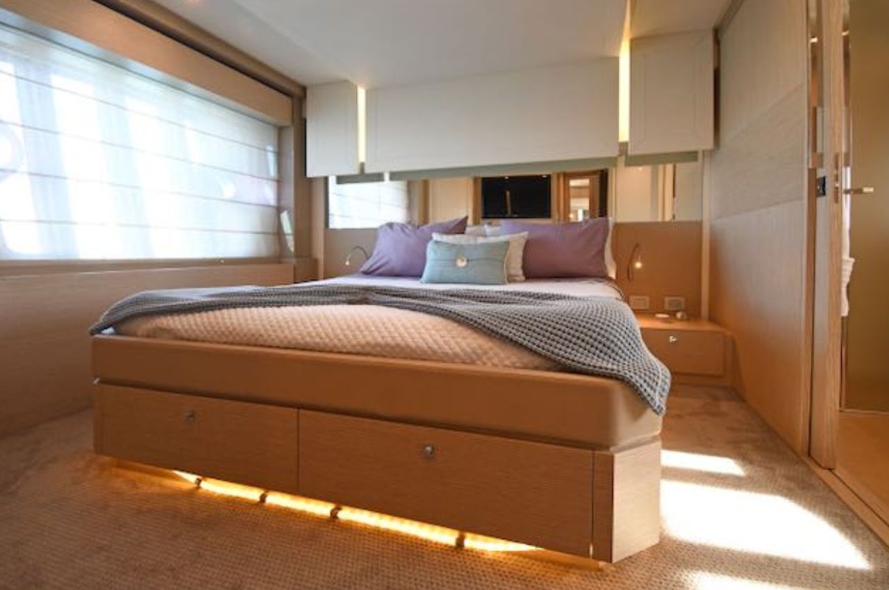 Ferretti 72 2% | Luxury Yacht Charter La Paz - Lover Lips Yachts 💋