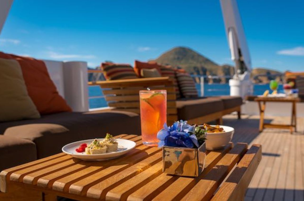 Maranatha 120 2% | Luxury Yacht Charter La Paz - Lover Lips Yachts 💋
