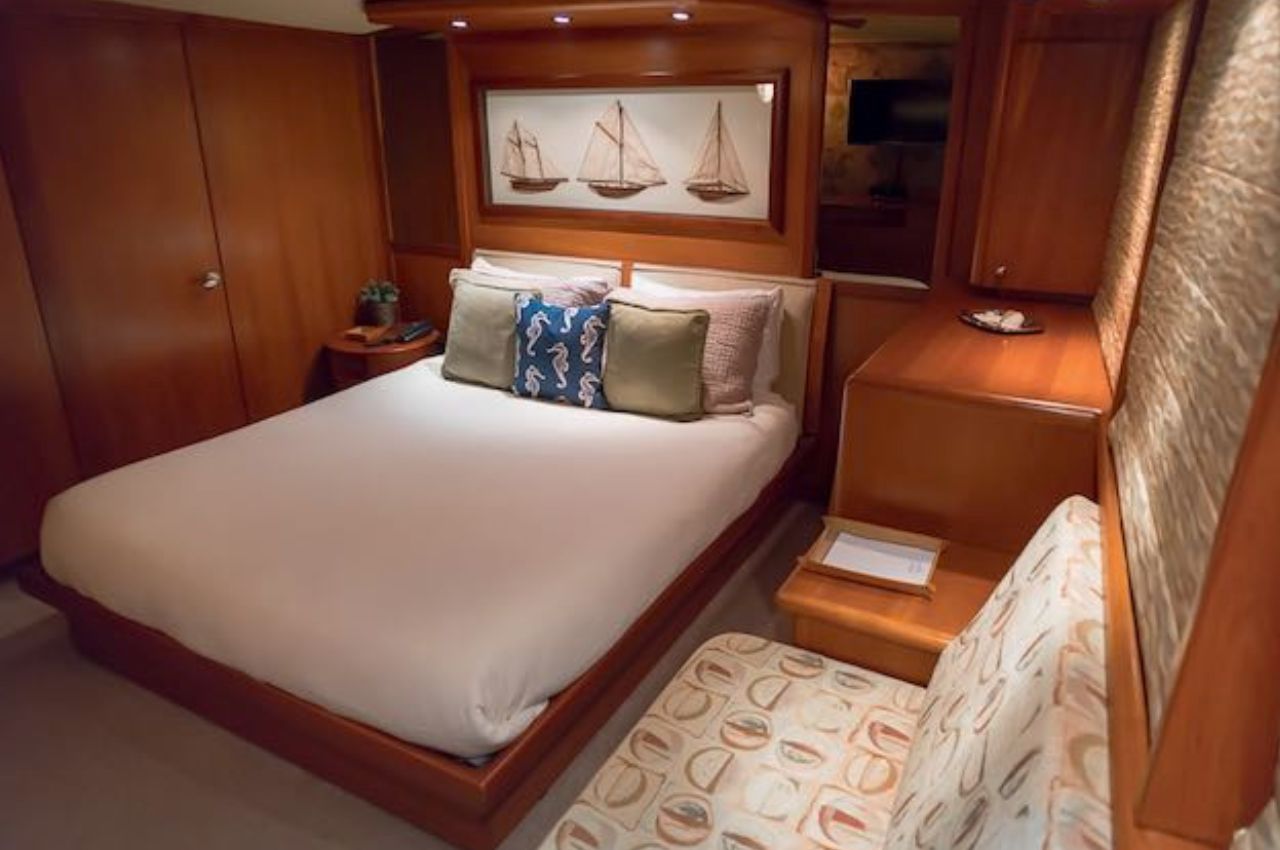Maranatha 120 4% | Luxury Yacht Charter La Paz - Lover Lips Yachts 💋