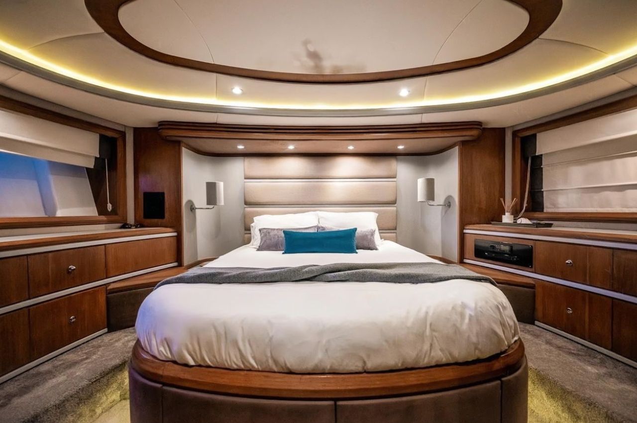 Aziimut 98 2% | Luxury Yacht Charter La Paz - Lover Lips Yachts 💋