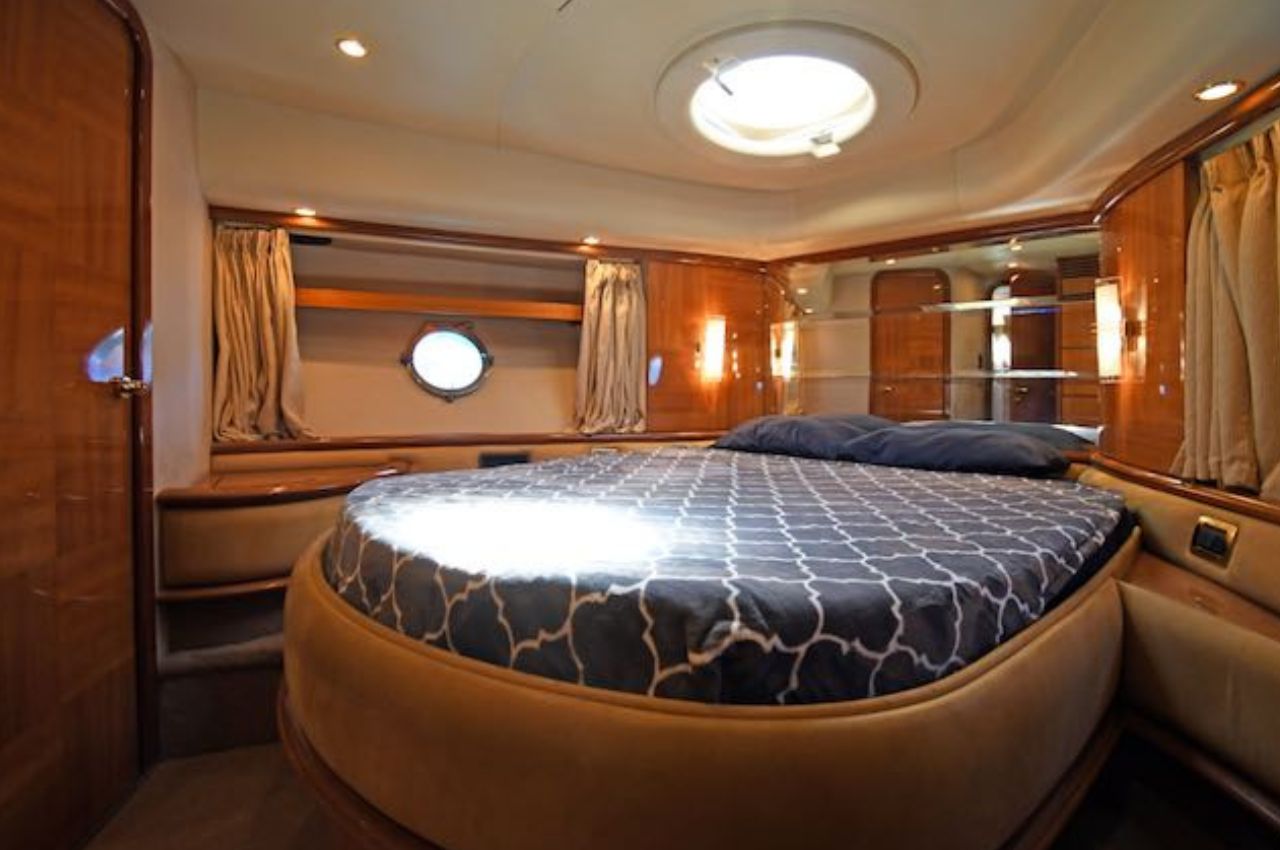 Azimut 66 1% | Luxury Yacht Charter La Paz - Lover Lips Yachts 💋