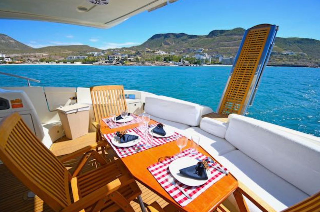 Azimut 66 4% | Luxury Yacht Charter La Paz - Lover Lips Yachts 💋
