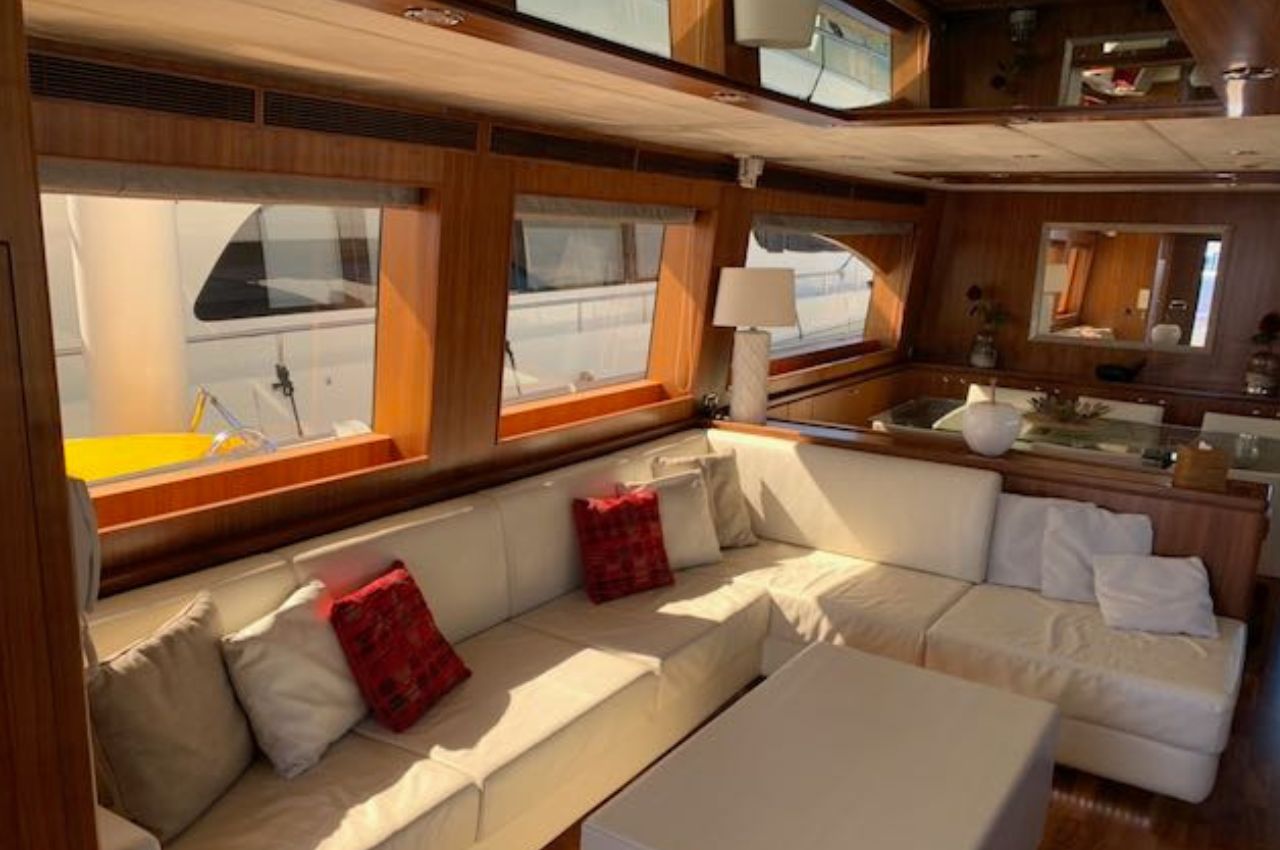 Horizon 84 1% | Luxury Yacht Charter La Paz - Lover Lips Yachts 💋