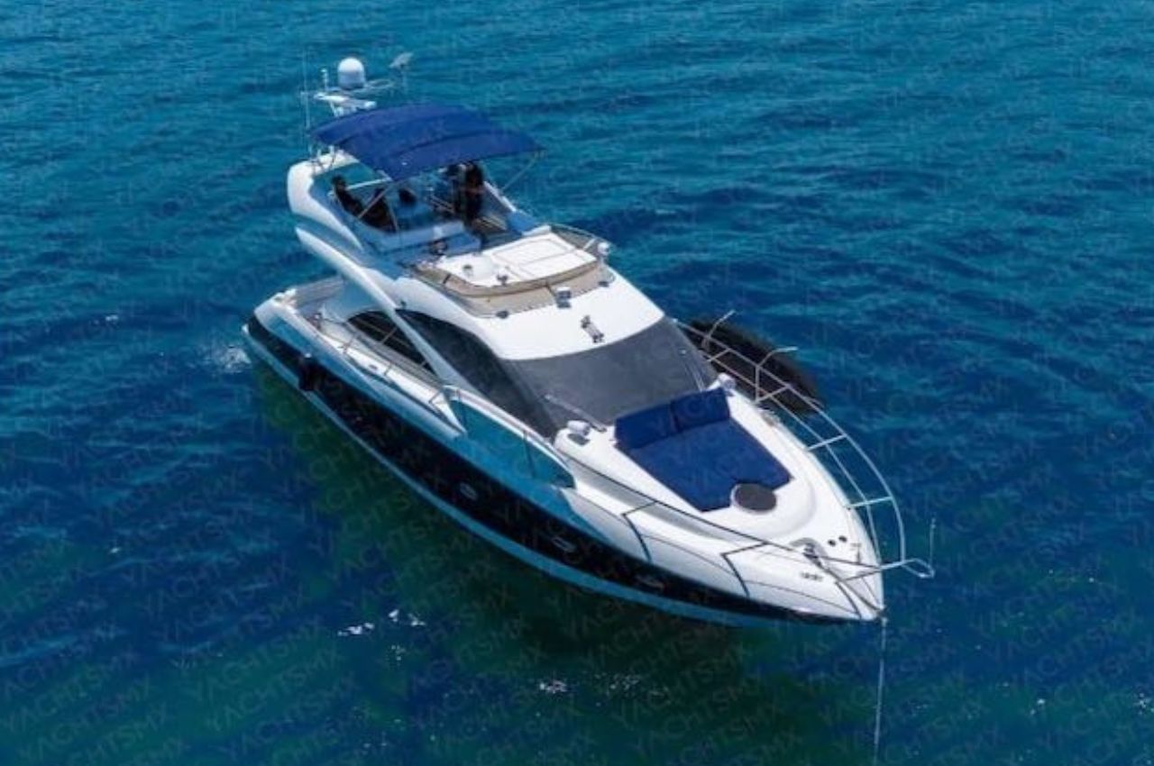 Host 50% | Luxury Yacht Charter La Paz - Lover Lips Yachts 💋