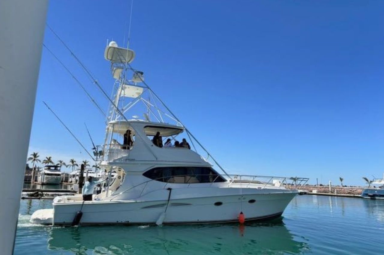 Roxinita% | Luxury Yacht Charter La Paz - Lover Lips Yachts 💋