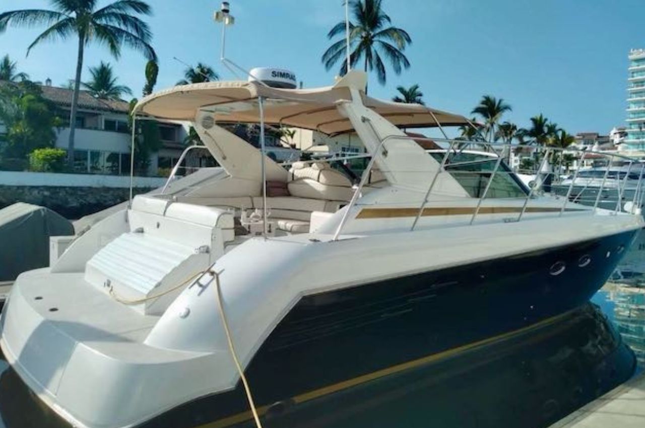 Trojan 46% | Luxury Yacht Charter La Paz - Lover Lips Yachts 💋