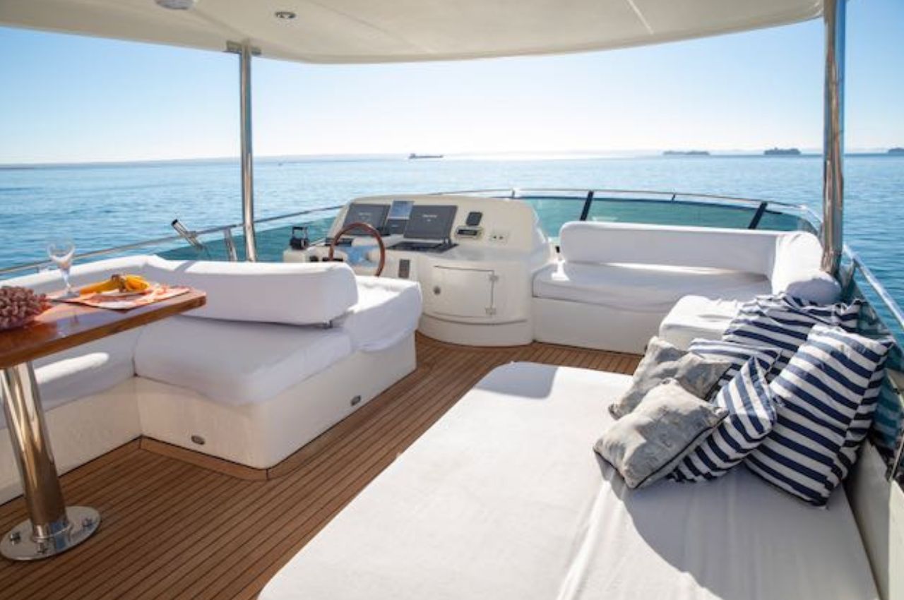 Unisse 70 2% | Luxury Yacht Charter La Paz - Lover Lips Yachts 💋