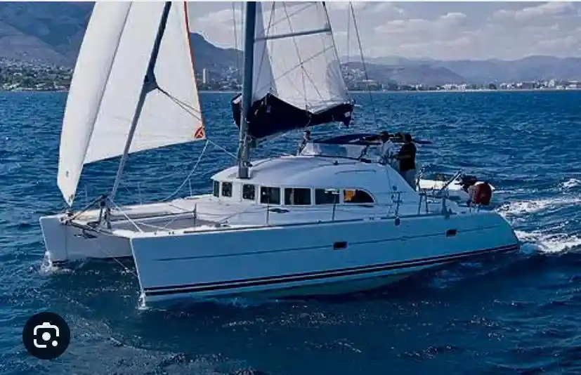 Catamaran 38 (2) - Loverslips