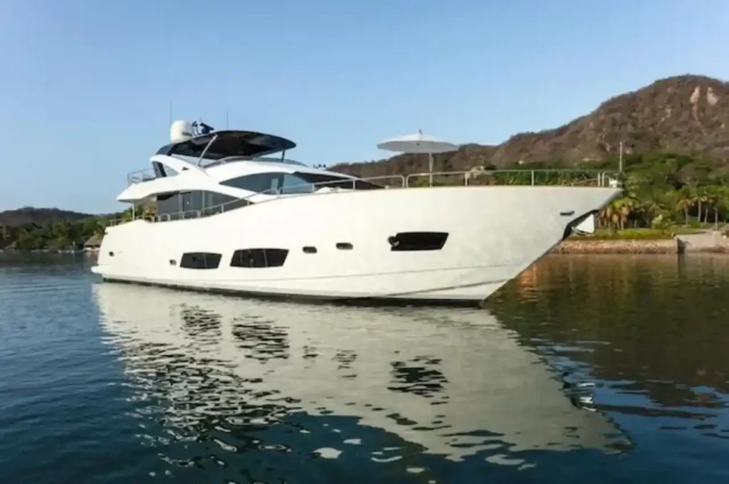 Sunseeker-90 - Lover lips