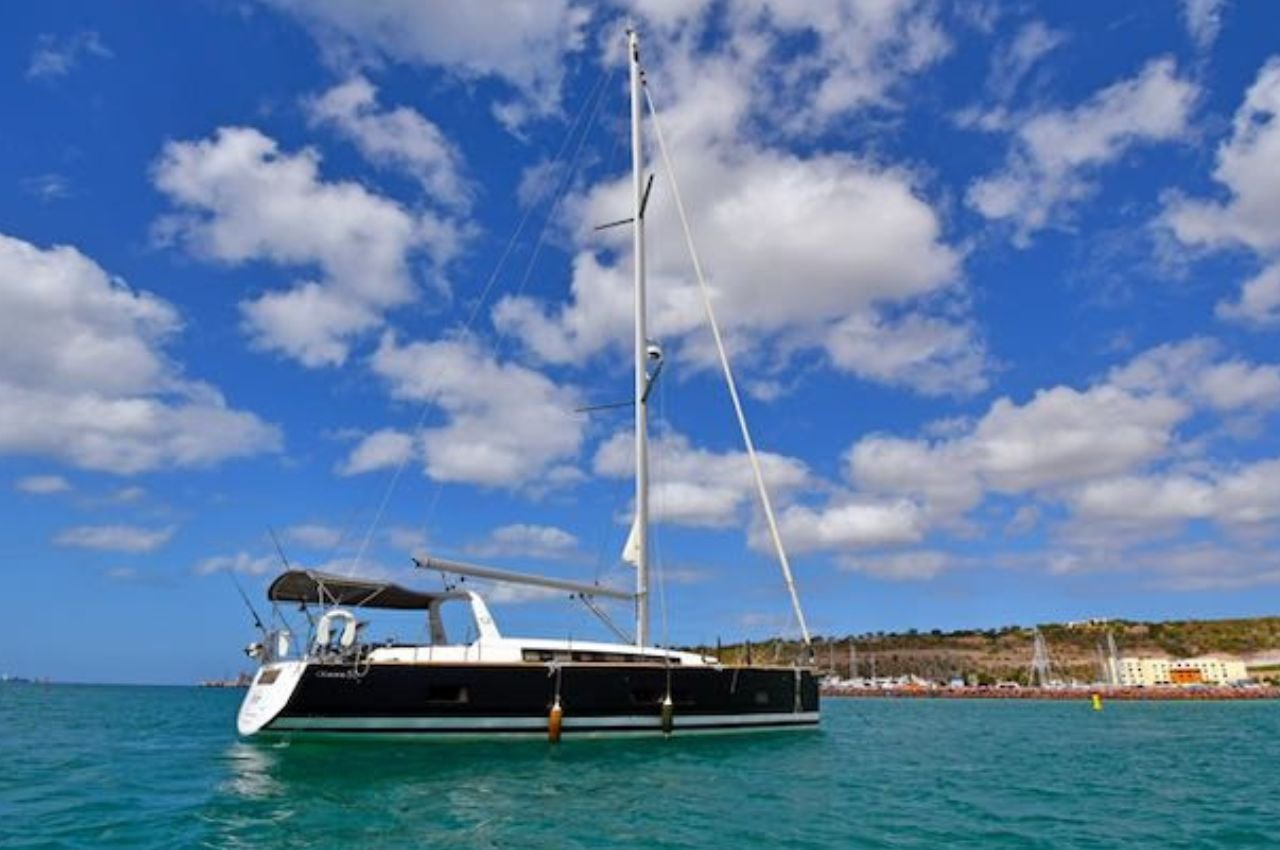 Beneteau-55jpg - Lover lips Beneteau a fitting sailboat full of luxury in La Paz boat rentals with Lover Lips Yachts.